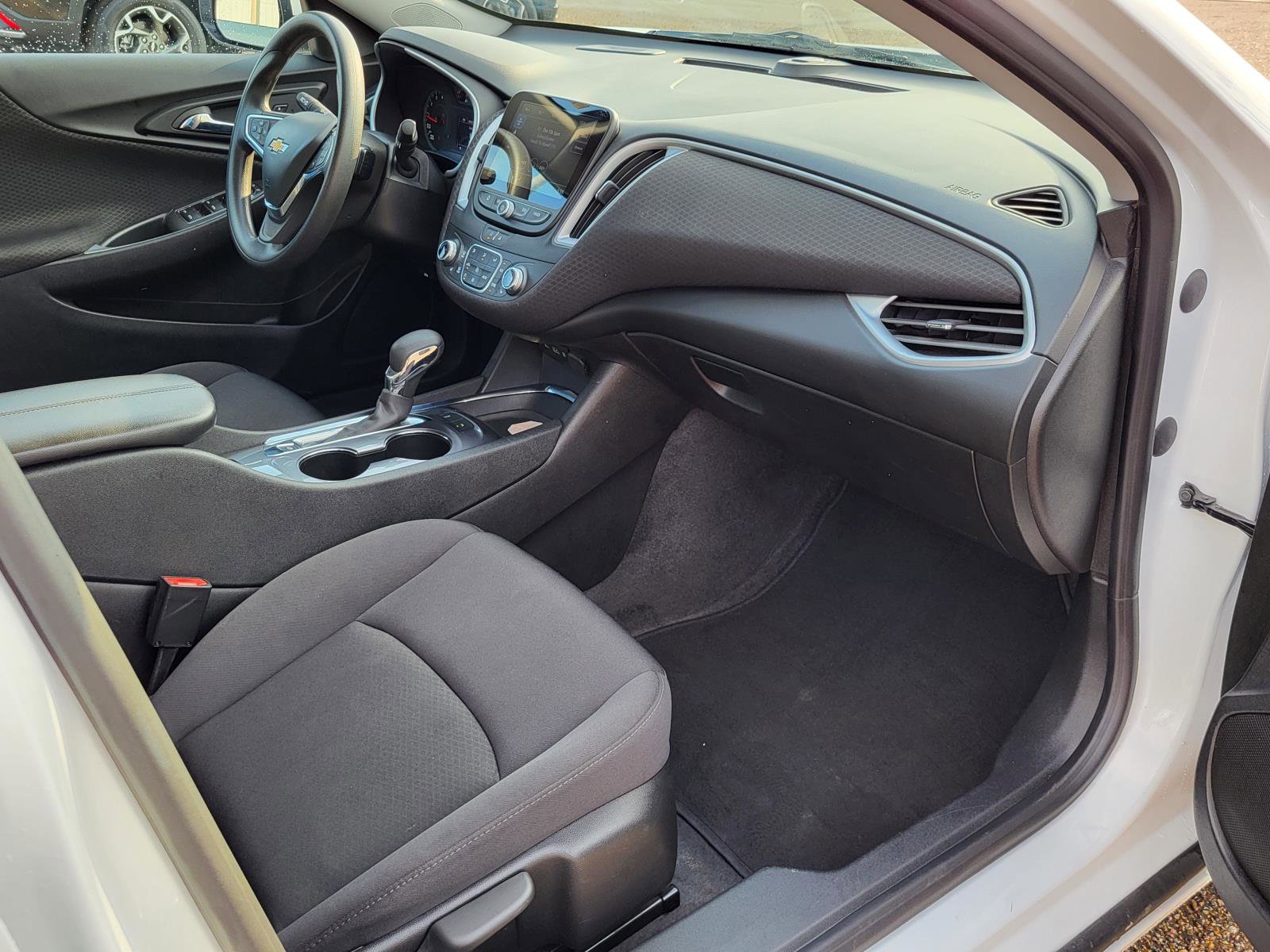 Used 2024 Chevrolet Malibu LT image 9