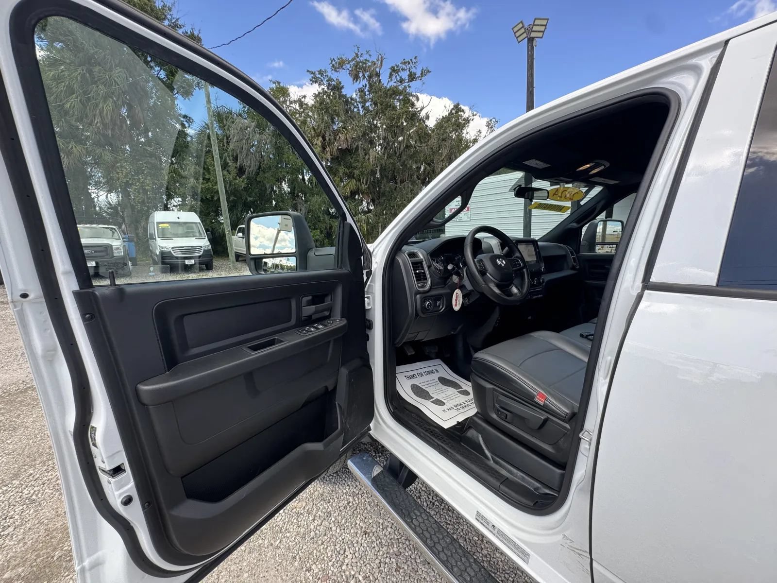 Used 2024 RAM 5500 Tradesman w/ Chrome Appearance Group AWD/4WD image 21