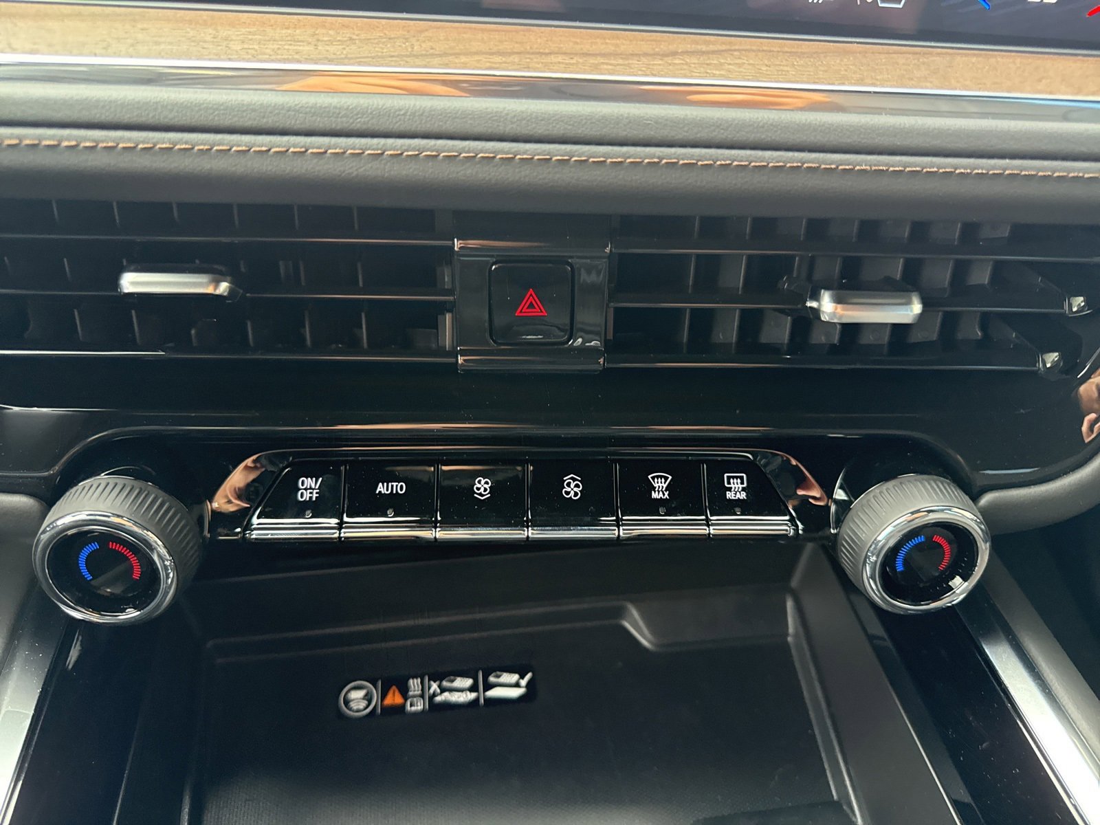 New 2025 Chevrolet Suburban High Country image 27