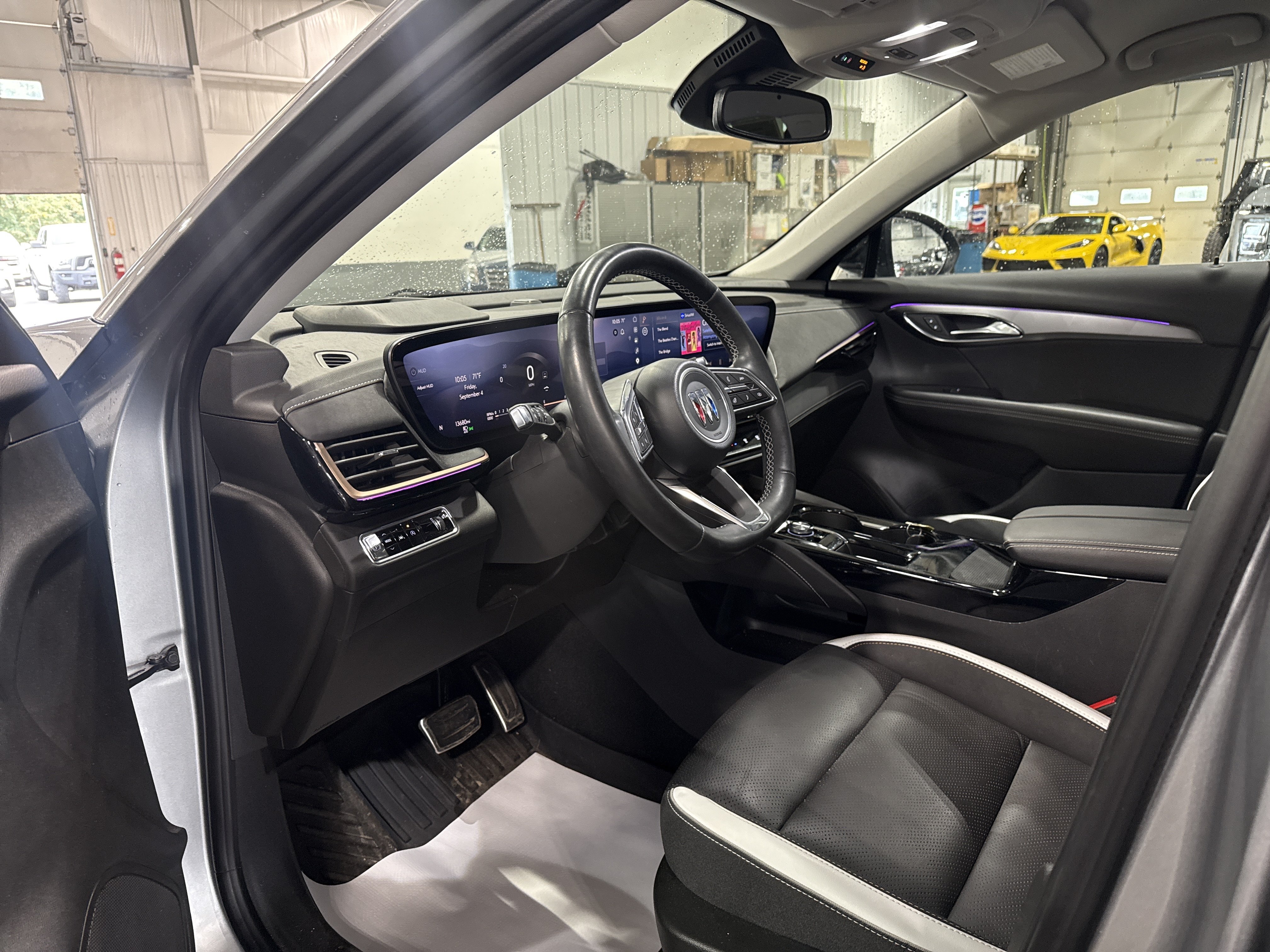 Used 2025 Buick Envision Sport Touring AWD/4WD image 7