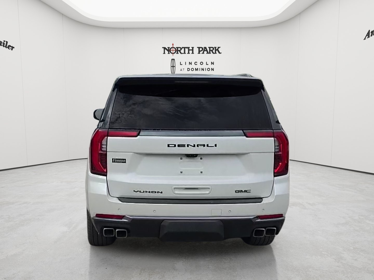 Used 2025 GMC Yukon XL Denali Ultimate w/ LPO, Floor Liner Package AWD/4WD image 4