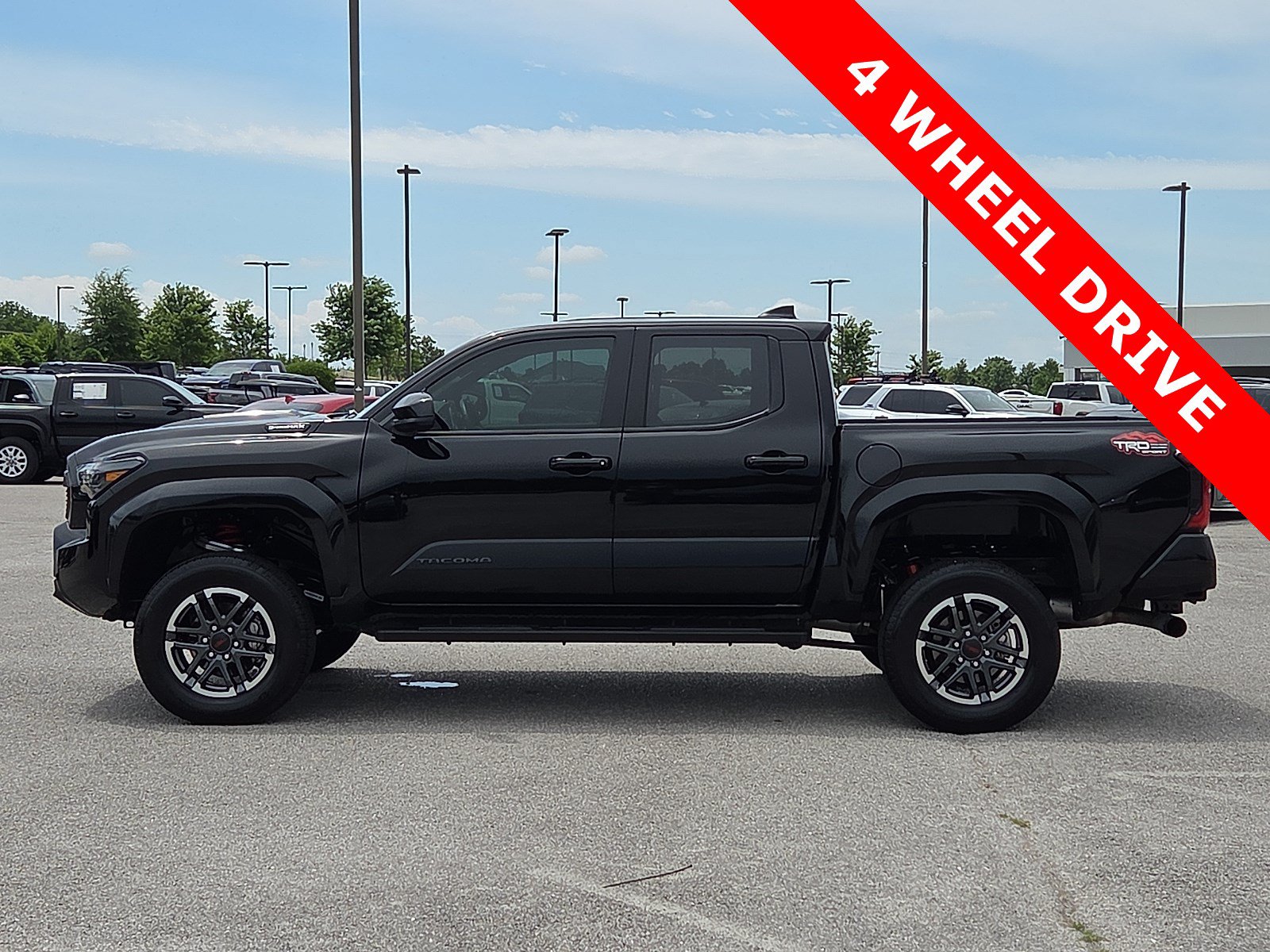 Used 2025 Toyota Tacoma TRD Sport AWD/4WD image 3