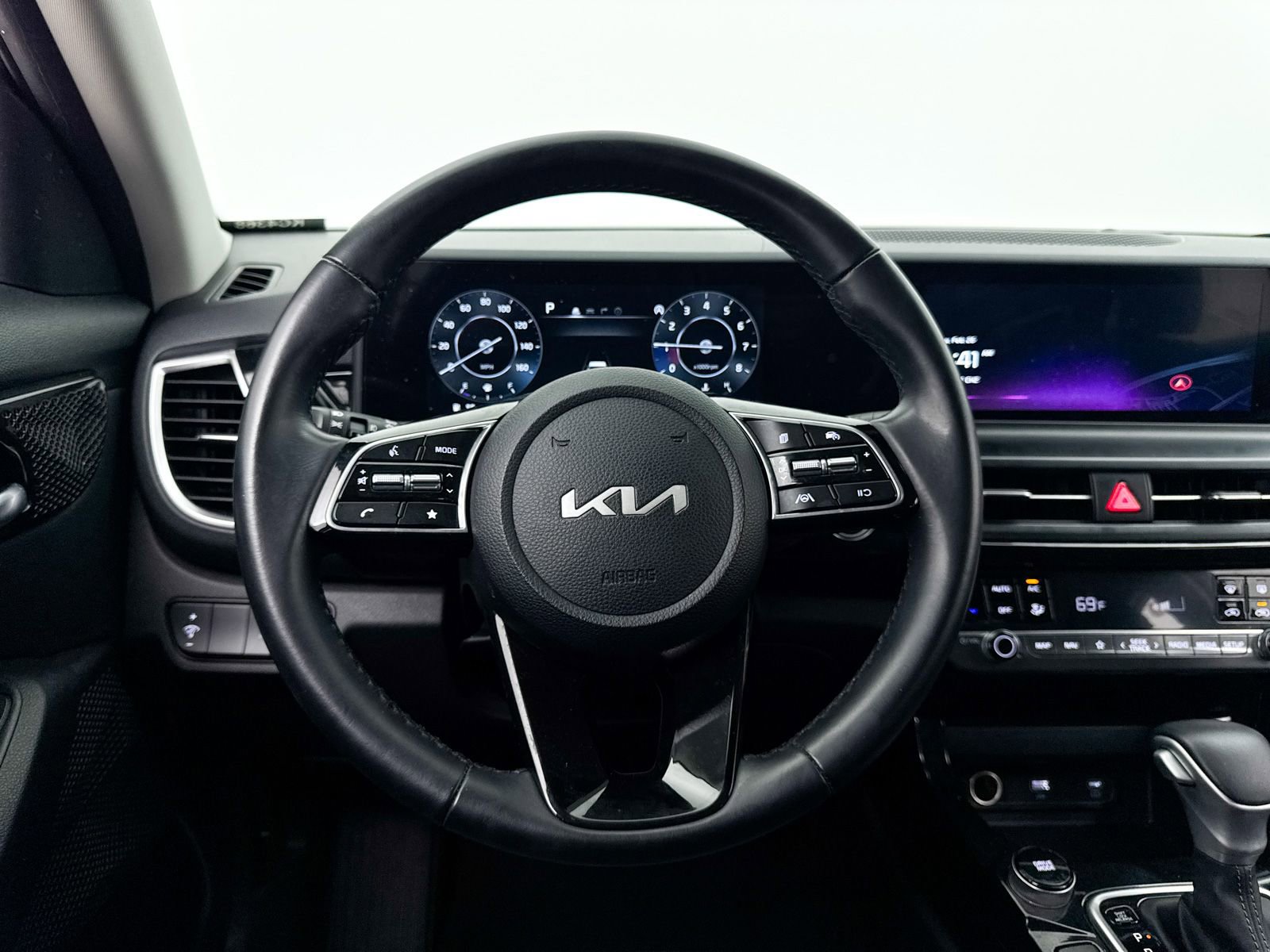 Certified 2024 Kia Seltos S image 3