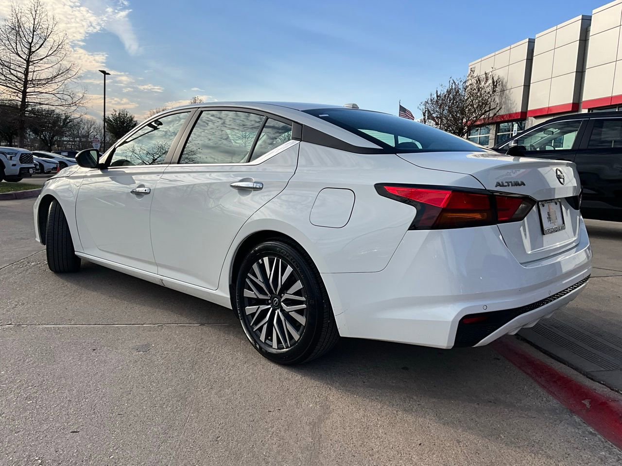 Used 2025 Nissan Altima 2.5 SV image 8