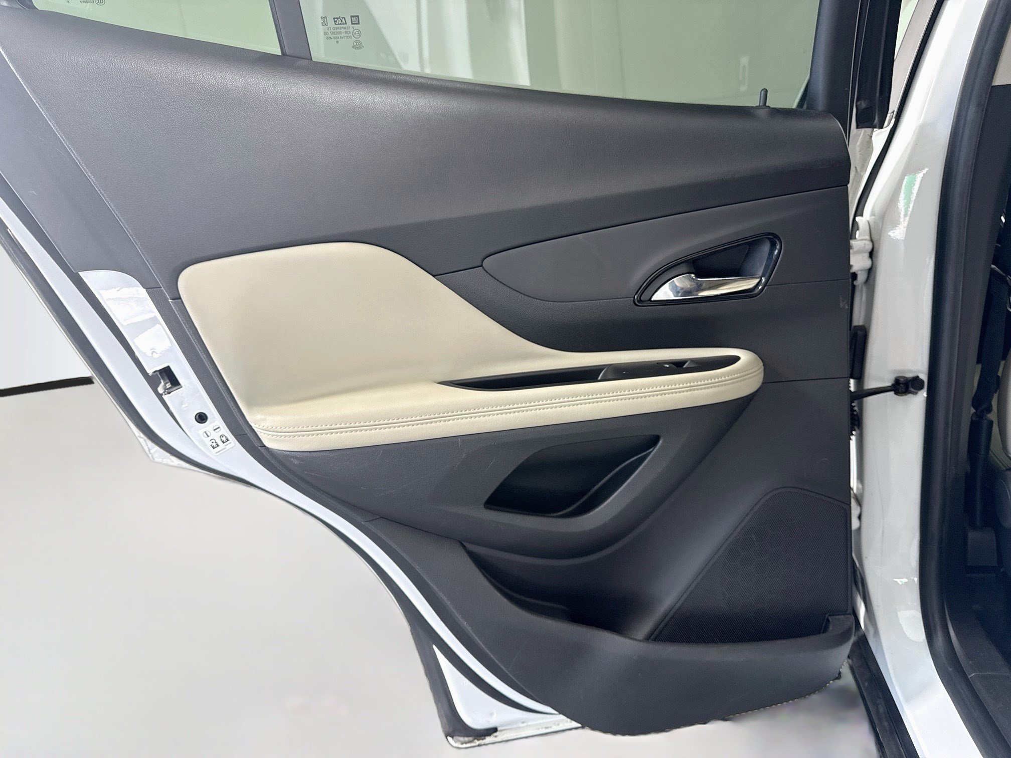 Used 2019 Buick Encore Essence FWD image 26