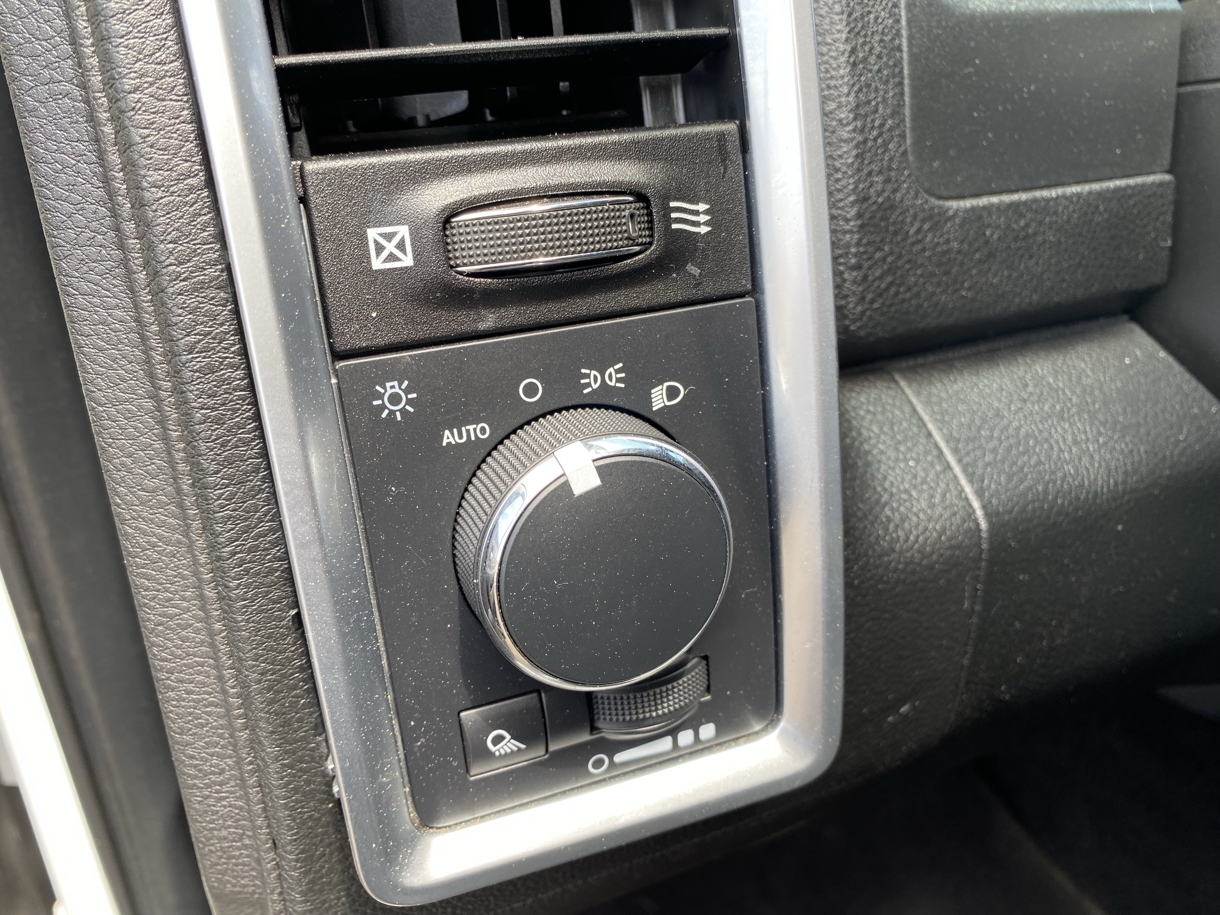 Used 2022 RAM 1500 Classic SLT RWD image 19