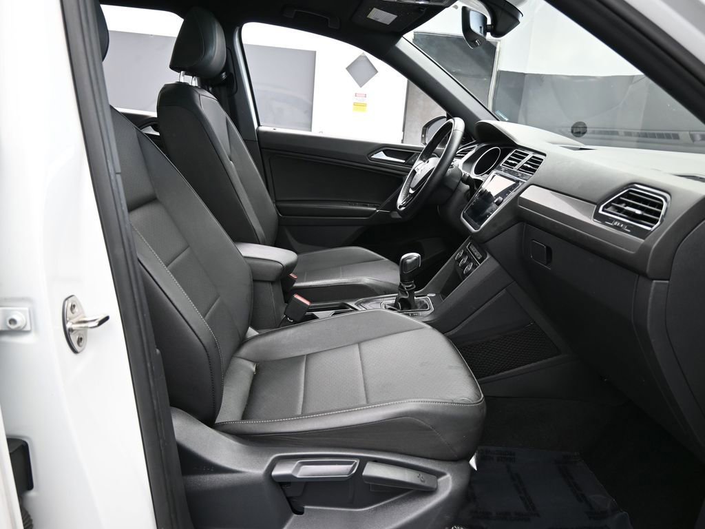 Used 2020 Volkswagen Tiguan SE R-Line image 45