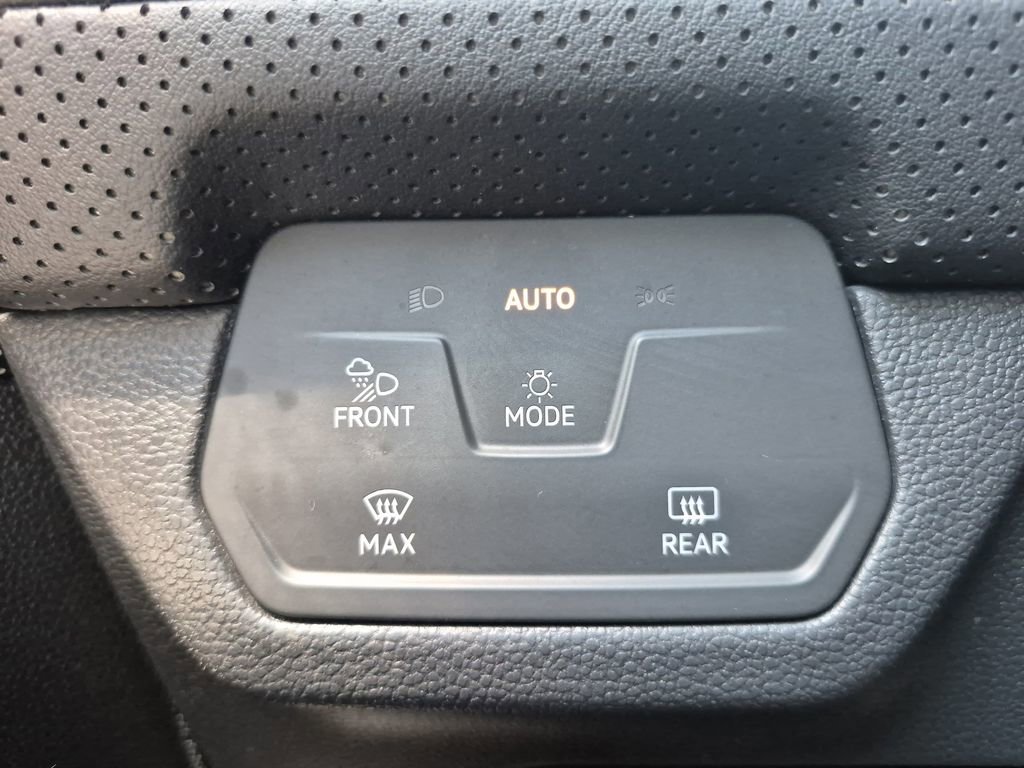 Used 2024 Volkswagen Atlas SE image 25