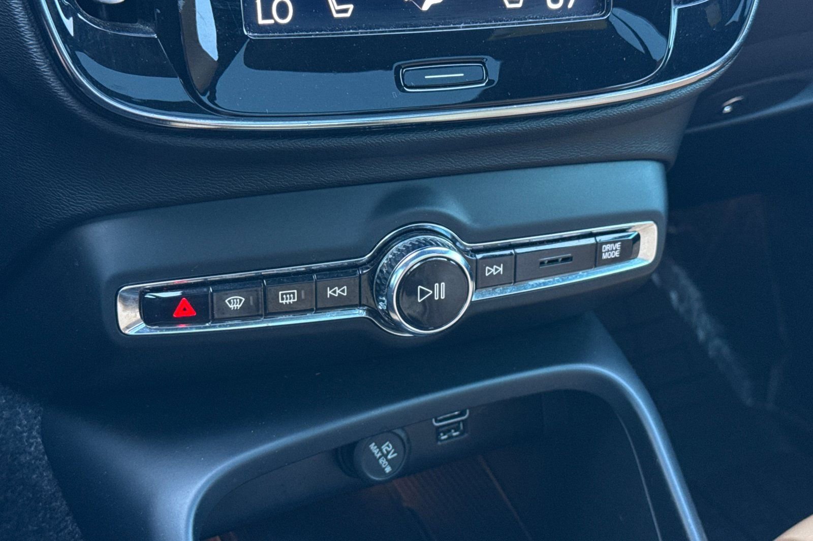 Used 2019 Volvo XC40 T5 Momentum image 24