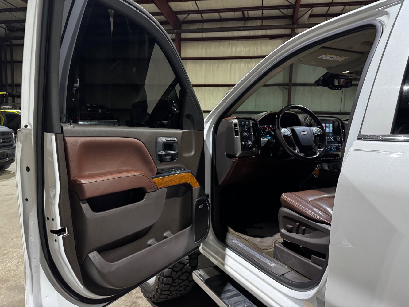 Used 2018 Chevrolet Silverado 1500 High Country image 11