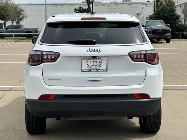 Used 2025 Jeep Compass Sport image 5