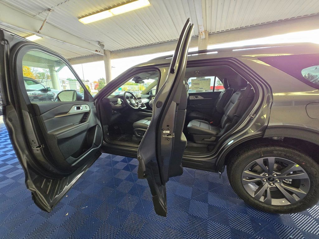 New 2026 Ford Explorer Active w/ Active Comfort Package image 24