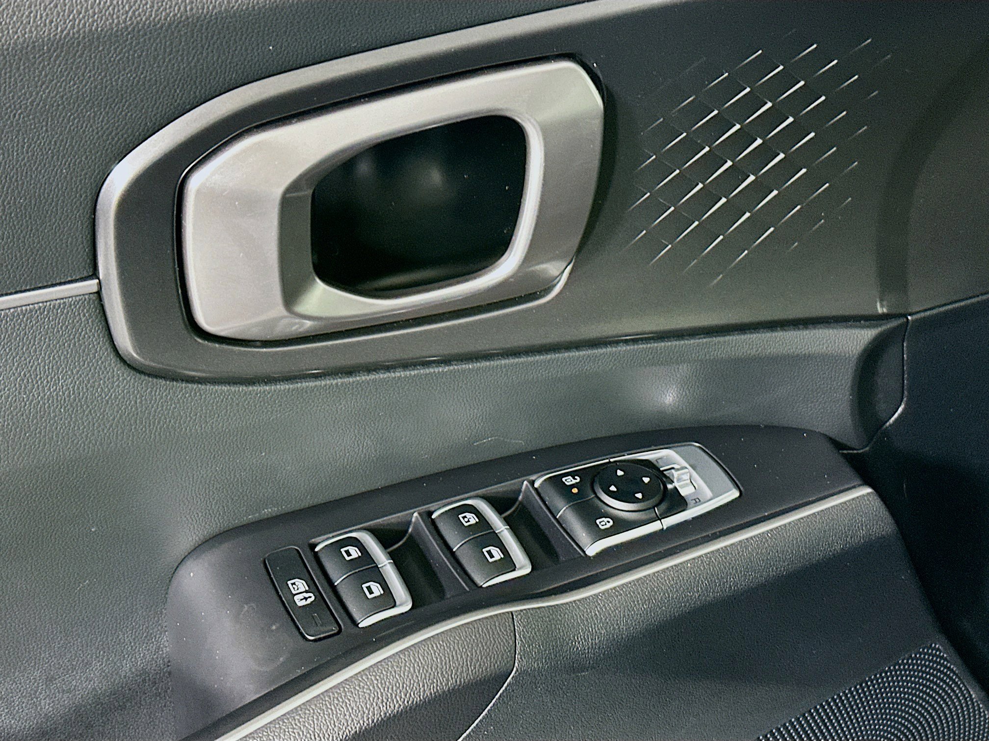 Used 2025 Kia Sorento S w/ Panoramic Sunroof Package image 14