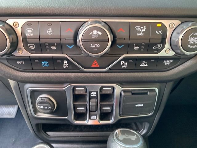 Used 2024 Jeep Wrangler Unlimited w/ Convenience Group AWD/4WD image 19