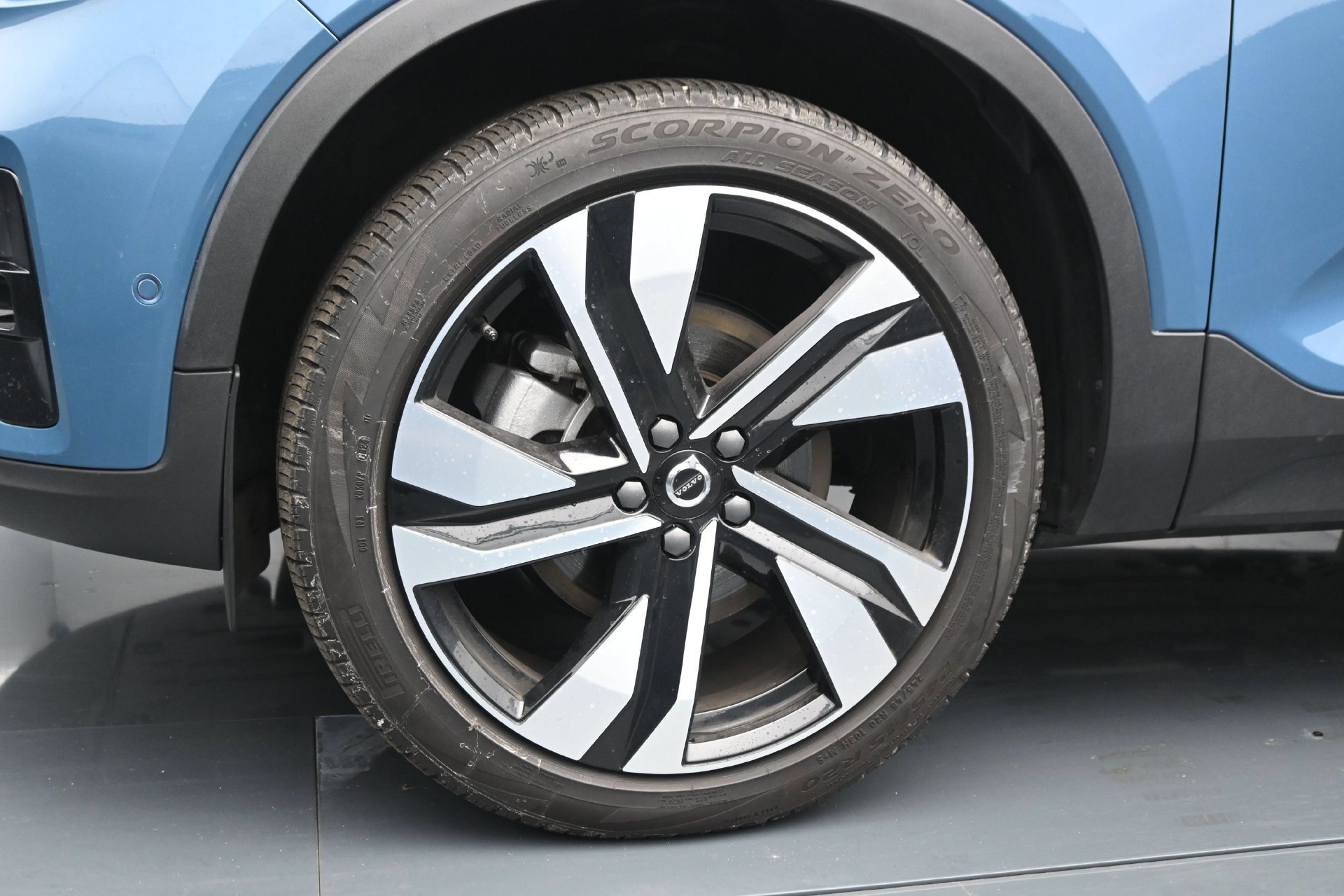 Used 2025 Volvo XC40 B5 Ultra w/ Climate Package AWD/4WD image 25