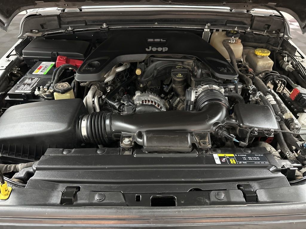 Used 2018 Jeep Wrangler Unlimited Sahara AWD/4WD image 35