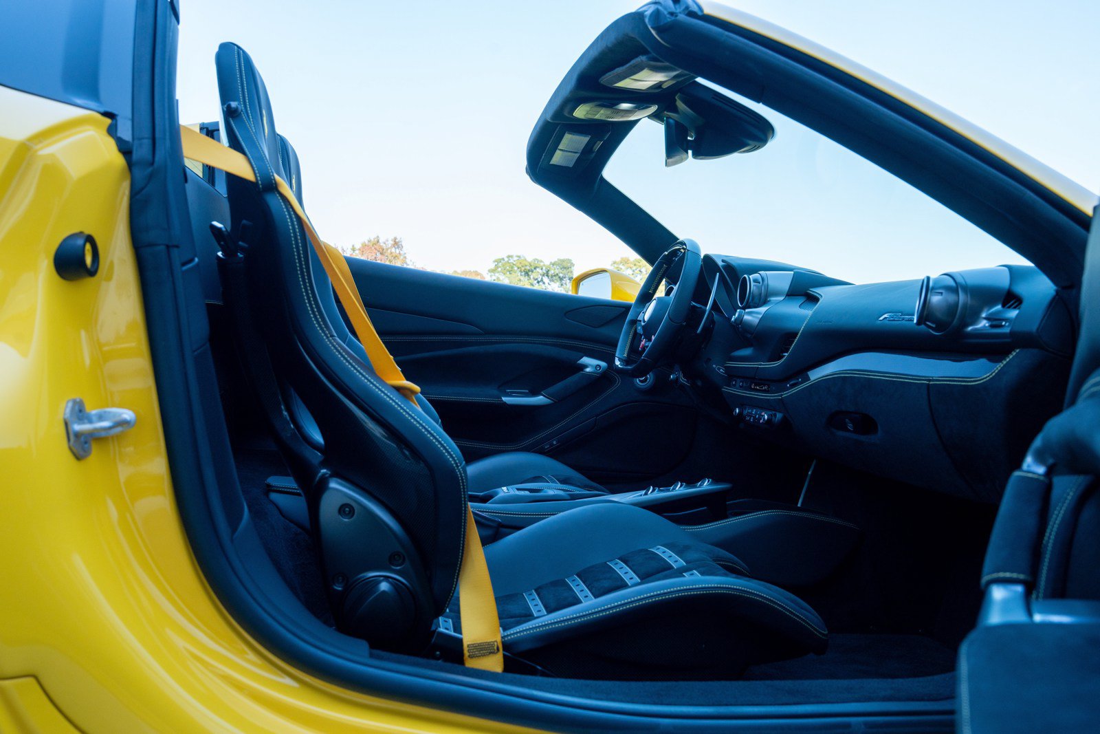 Certified 2022 Ferrari F8 Tributo RWD image 49