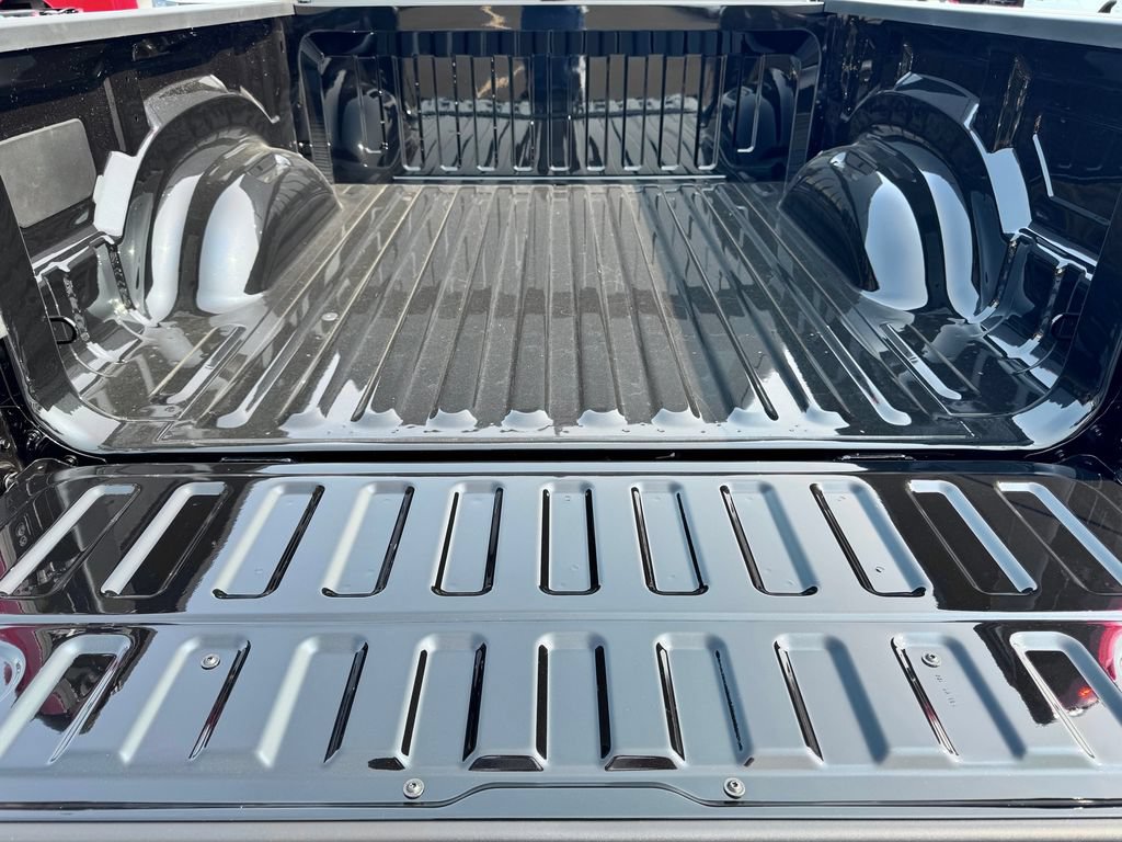 New 2026 RAM 1500 4x4 Crew Cab image 9