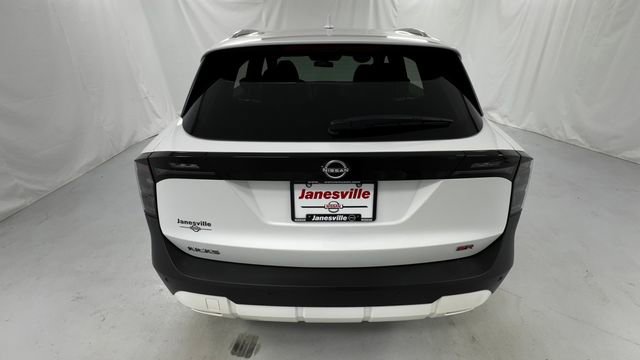 Used 2025 Nissan Kicks SR FWD image 4