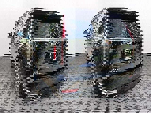 Certified 2024 Cadillac Escalade ESV Premium Luxury Platinum image 4