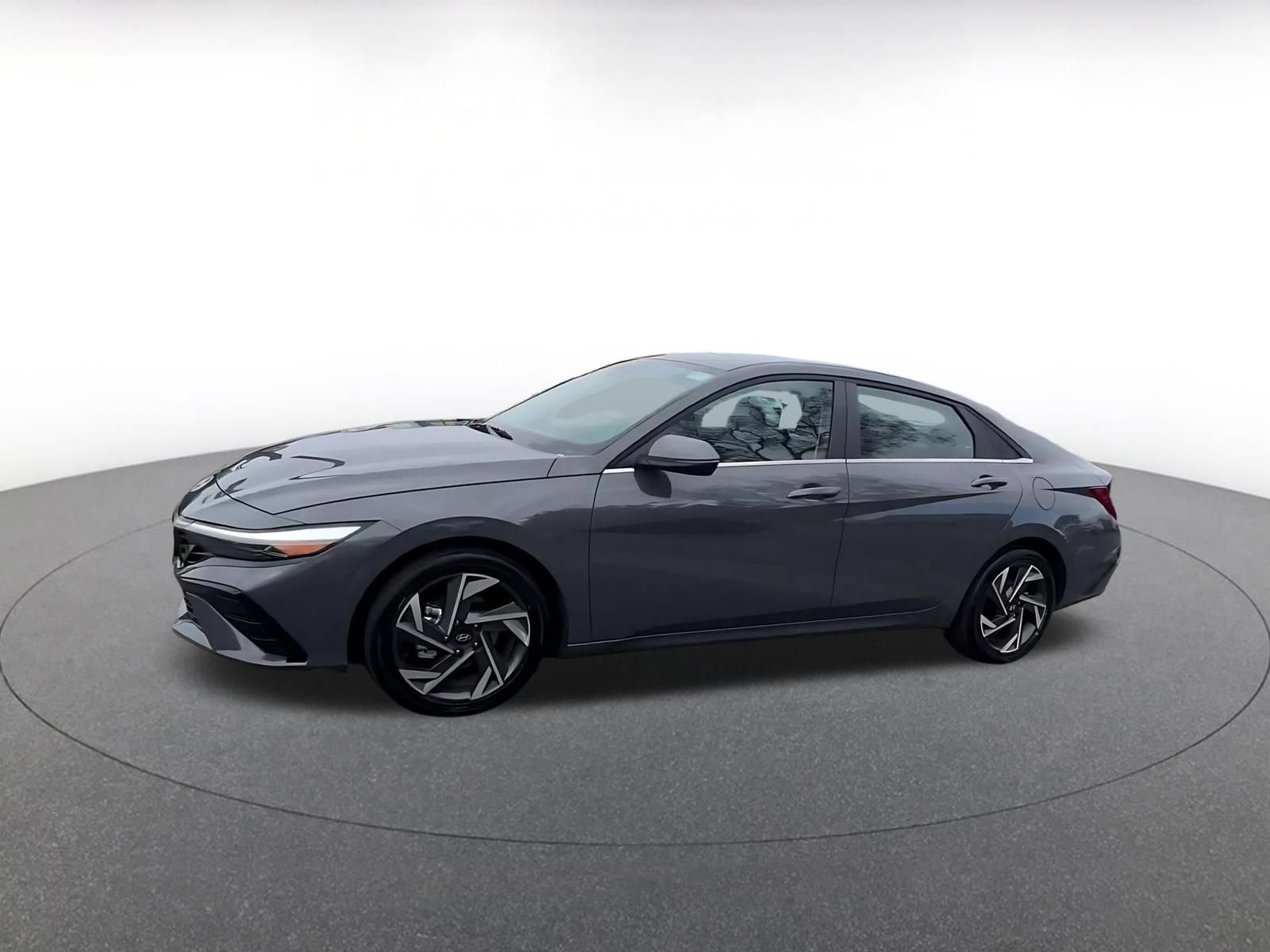 Used 2025 Hyundai Elantra Limited FWD image 8