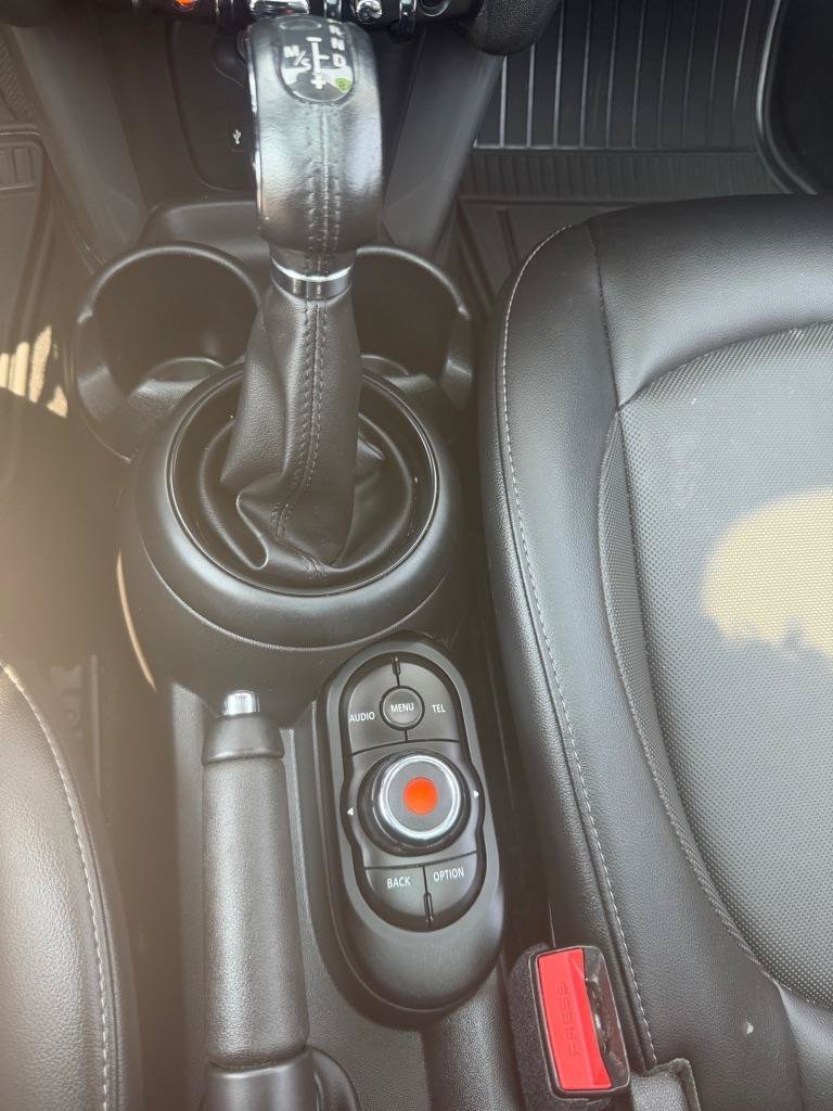 Used 2018 MINI Cooper 2-Door Hardtop w/ Cold Weather Package FWD image 16