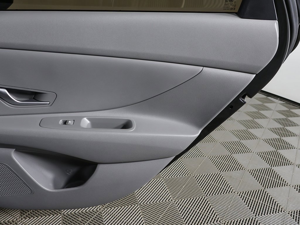 Used 2023 Hyundai Elantra Blue image 21