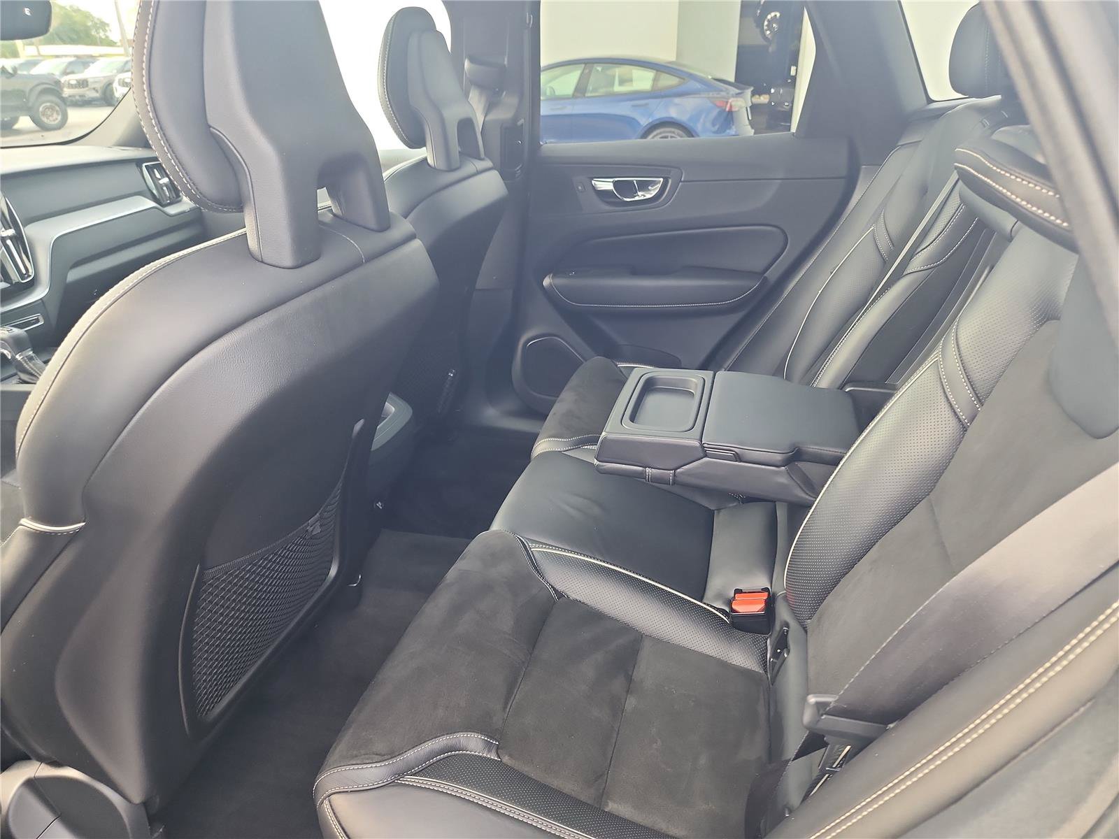 Used 2018 Volvo XC60 T5 R-Design w/ Convenience Package AWD/4WD image 18