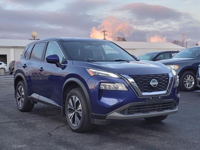 Used 2023 Nissan Rogue SV image 2