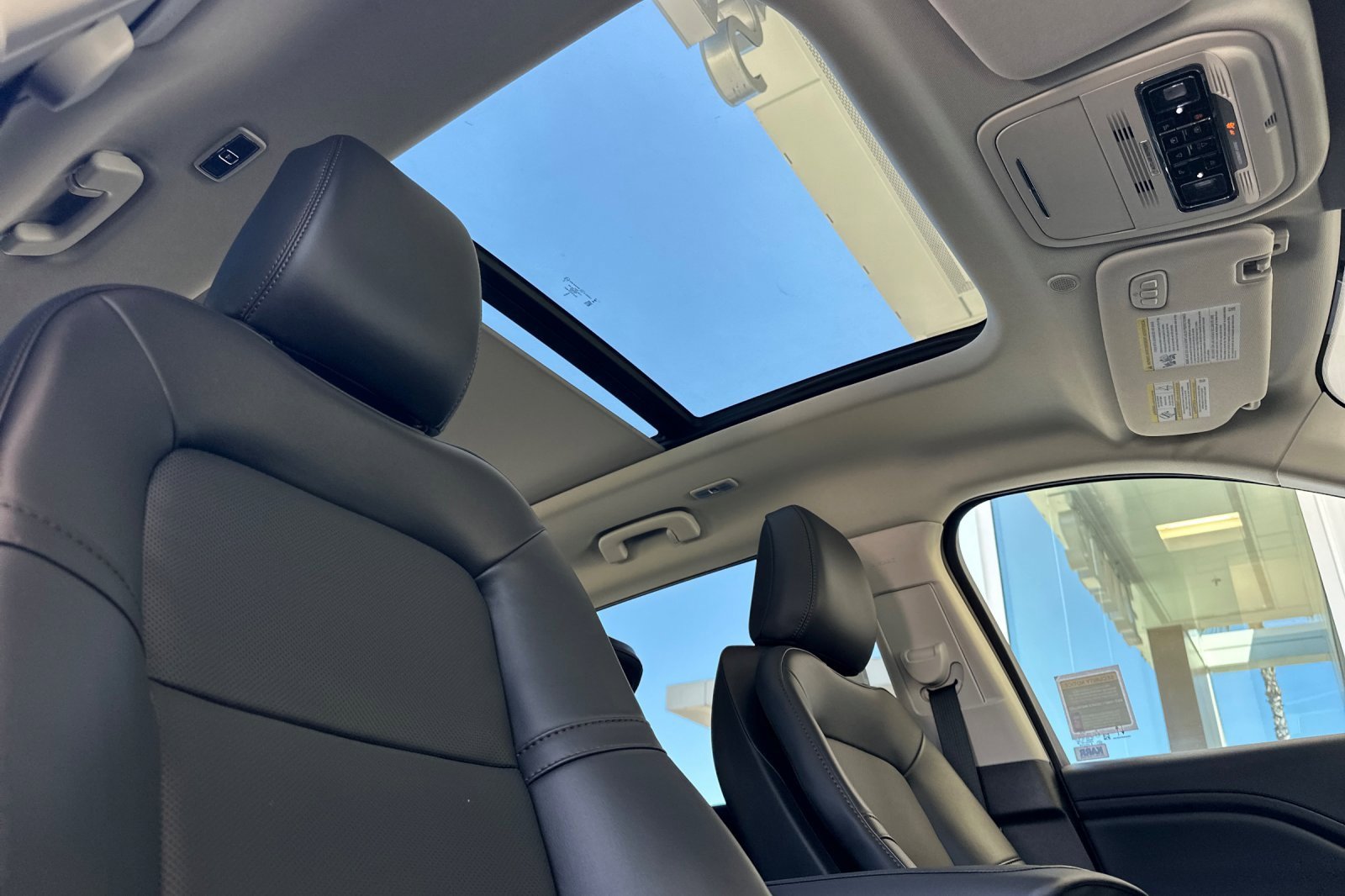 New 2025 Lincoln Aviator AWD w/ Equipment Group 101A image 17