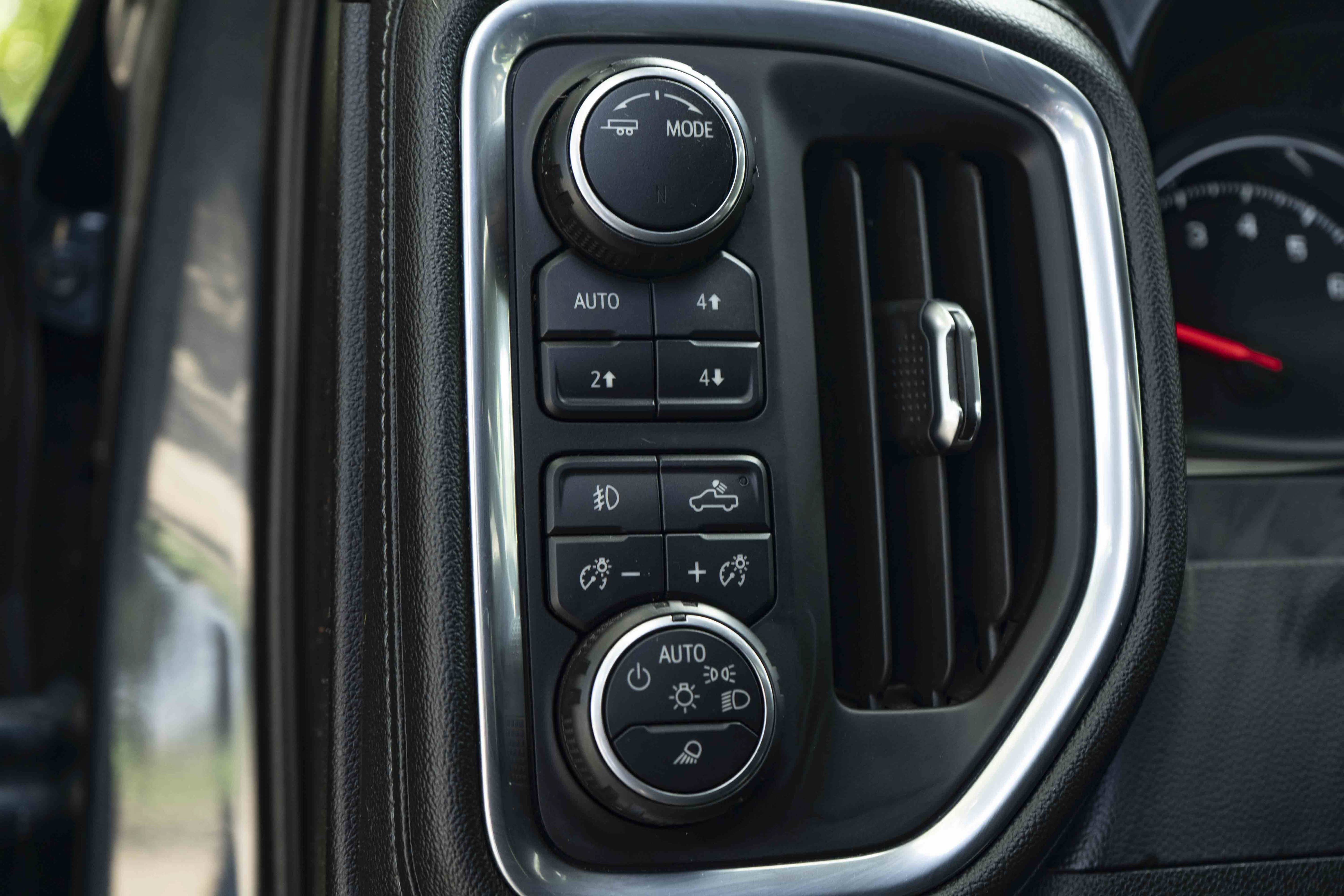 Used 2021 Chevrolet Silverado 1500 LT Trail Boss w/ Convenience Package II AWD/4WD image 37