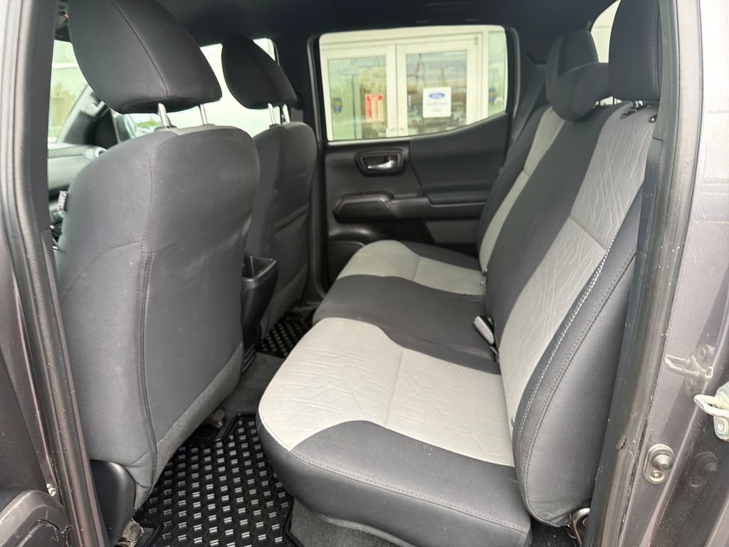 Used 2020 Toyota Tacoma TRD Sport AWD/4WD image 22