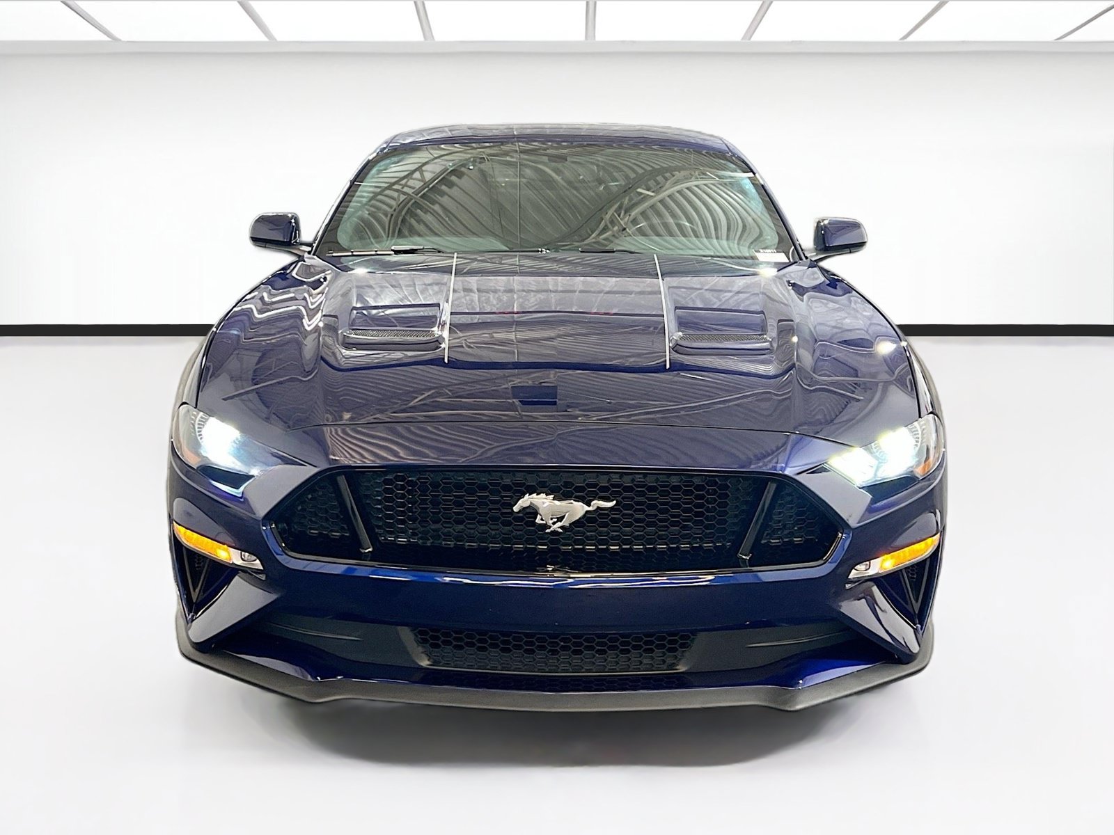 Used 2020 Ford Mustang GT RWD image 2
