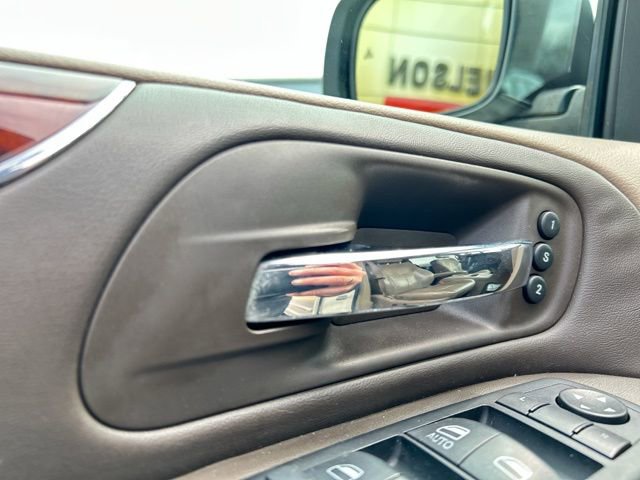 Used 2012 Chrysler Town & Country Limited image 33