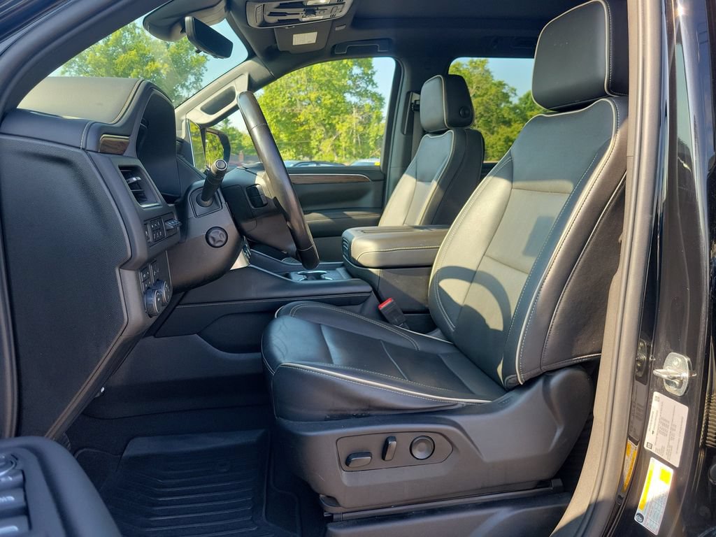 Used 2023 Chevrolet Suburban Premier AWD/4WD image 22