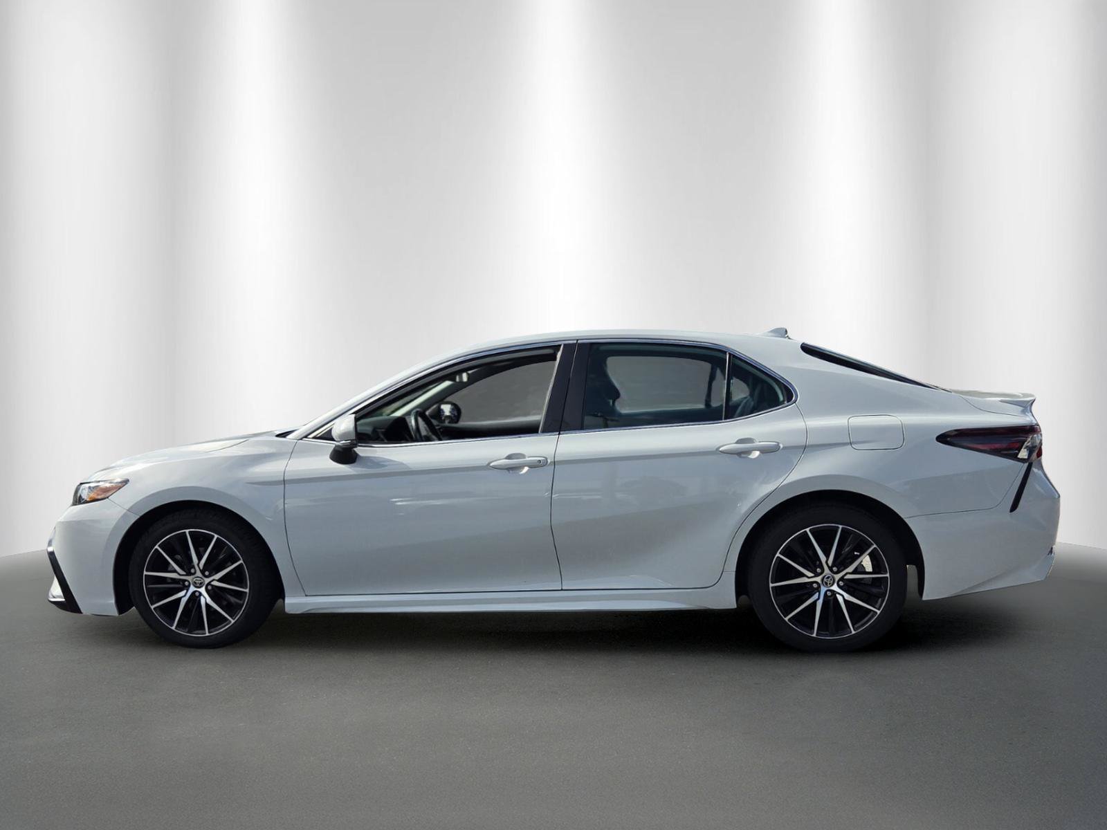 Used 2023 Toyota Camry SE FWD image 4