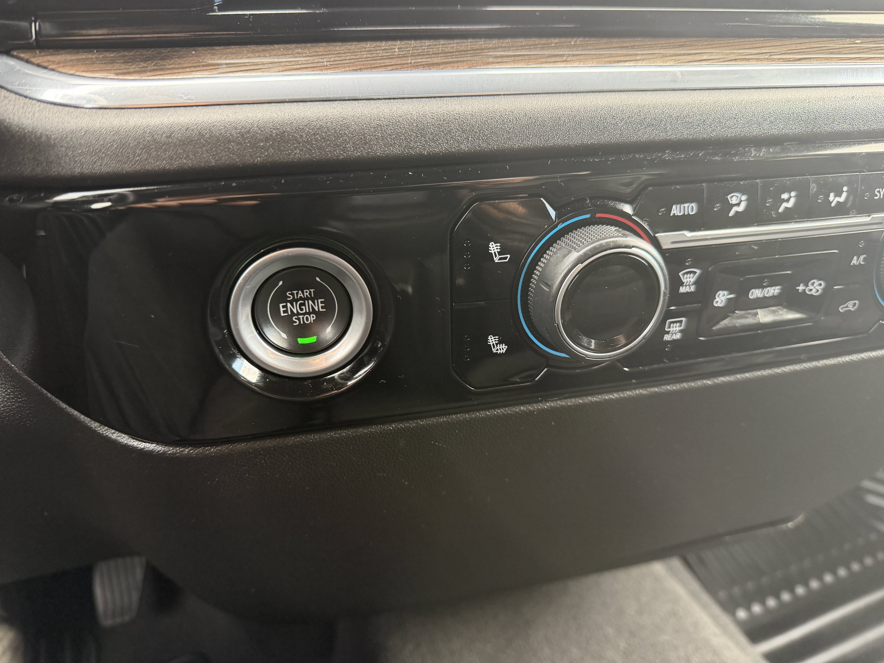 Used 2023 Chevrolet Silverado 1500 LT AWD/4WD image 16
