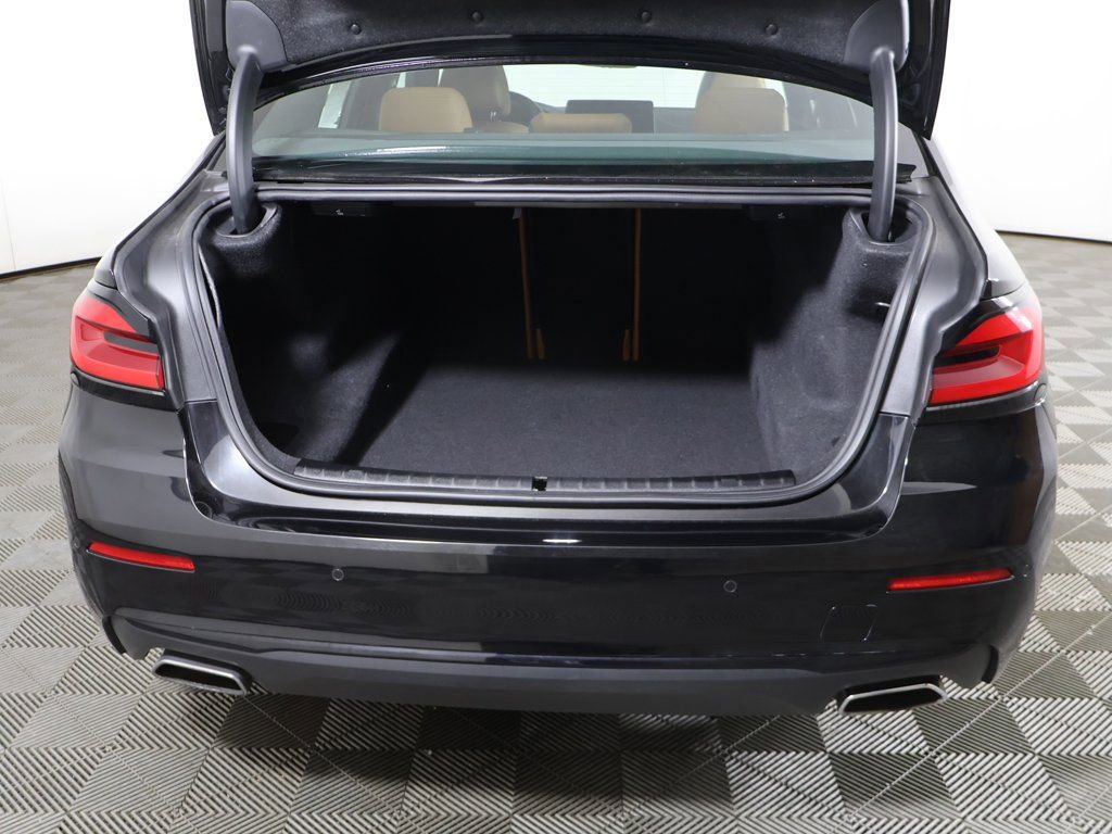 Used 2022 BMW 530i xDrive w/ M Sport Package image 17