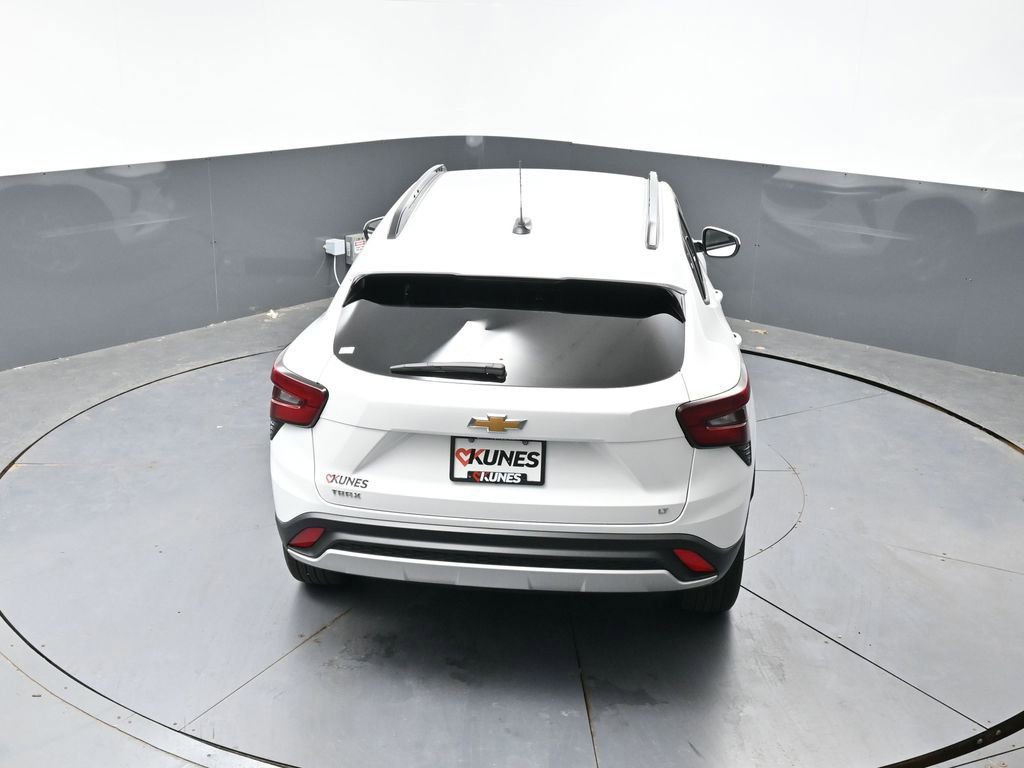 Used 2025 Chevrolet Trax LT FWD image 49