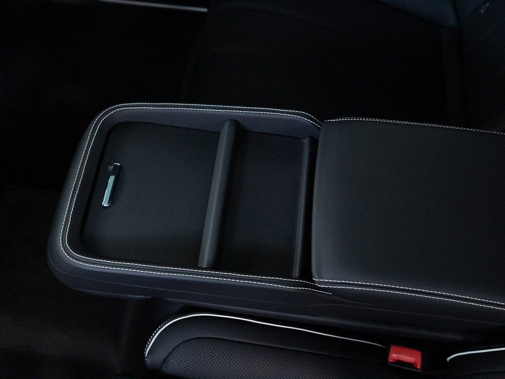 Used 2025 Bentley Bentayga Extended Wheelbase image 26