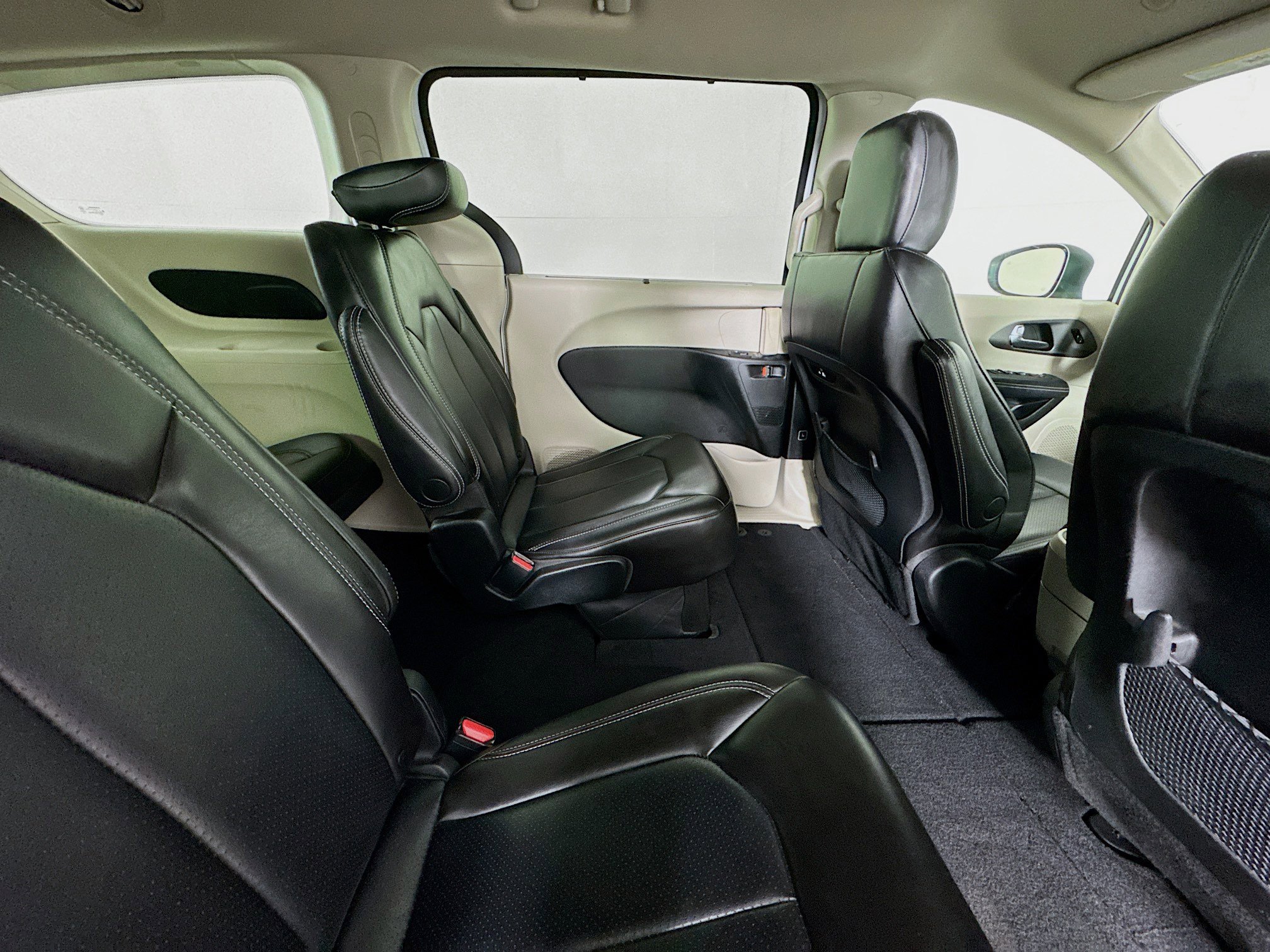 Used 2023 Chrysler Pacifica Touring-L image 26