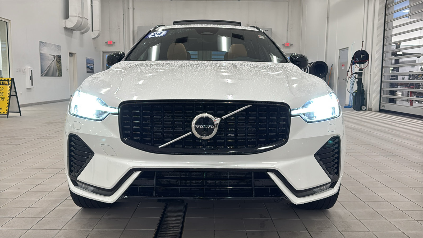 Used 2024 Volvo XC60 B5 Ultimate w/ Protection Package Premier AWD/4WD image 10