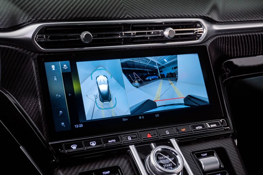 Used 2025 Aston Martin V8 Vantage Coupe RWD image 29