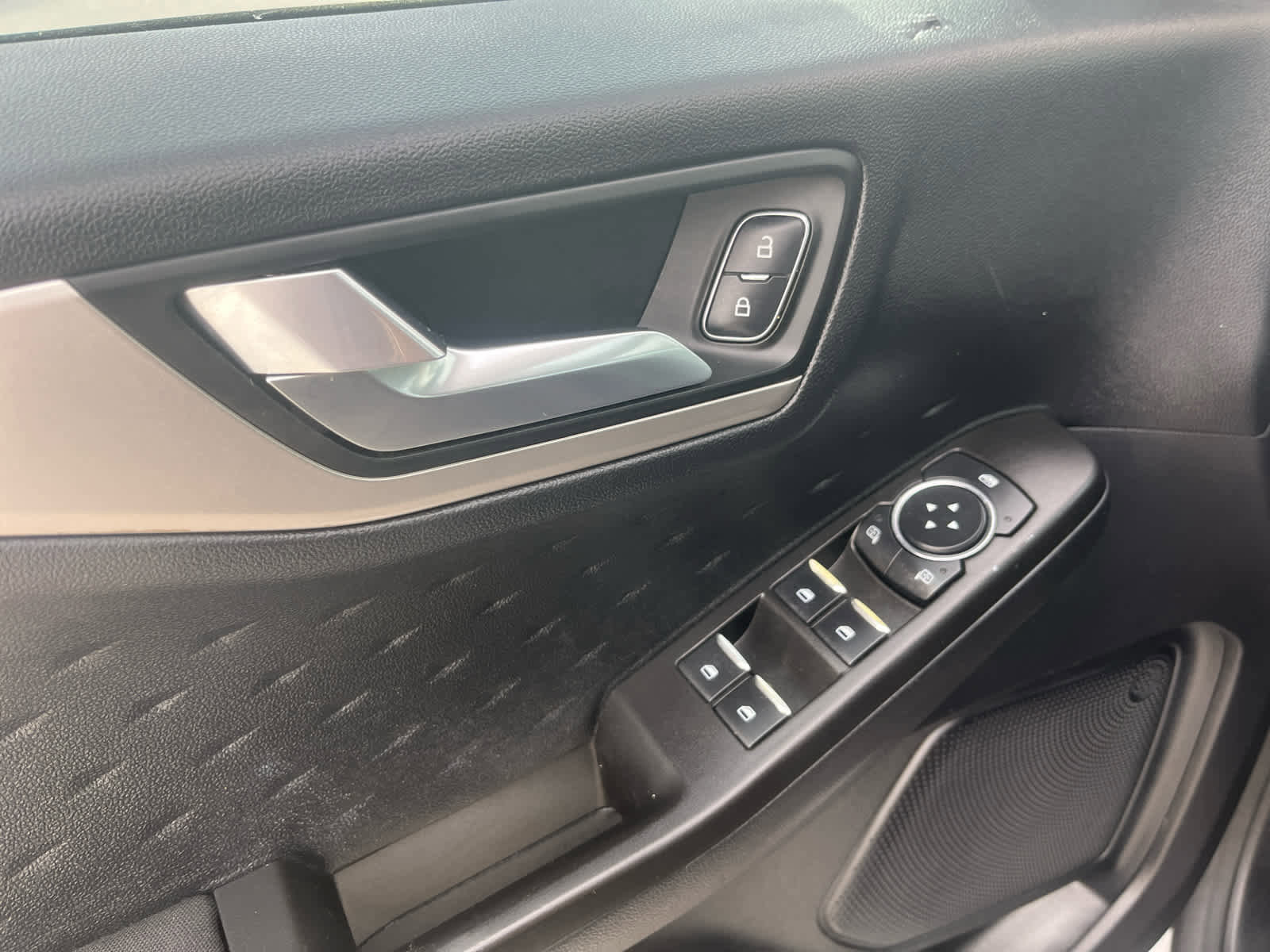 Used 2020 Ford Escape SE image 19