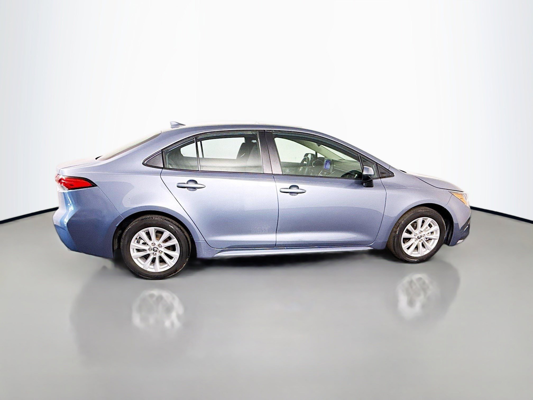 Used 2023 Toyota Corolla LE w/ LE Premium Package image 11
