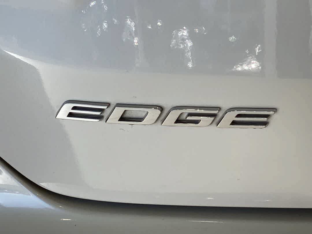 Used 2019 Ford Edge Titanium w/ Class II Trailer Tow Package AWD/4WD image 11