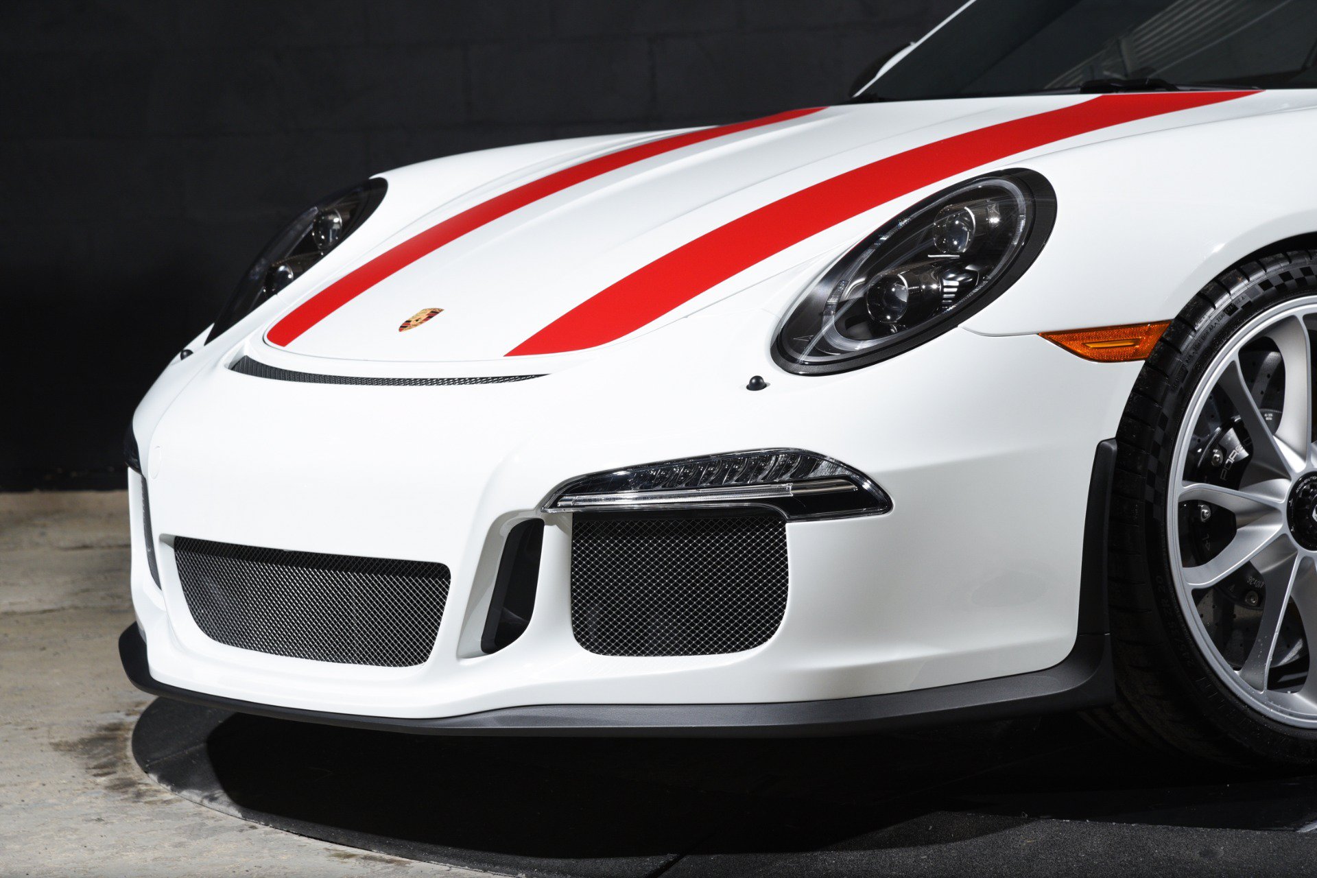 Used 2016 Porsche 911 R RWD image 38