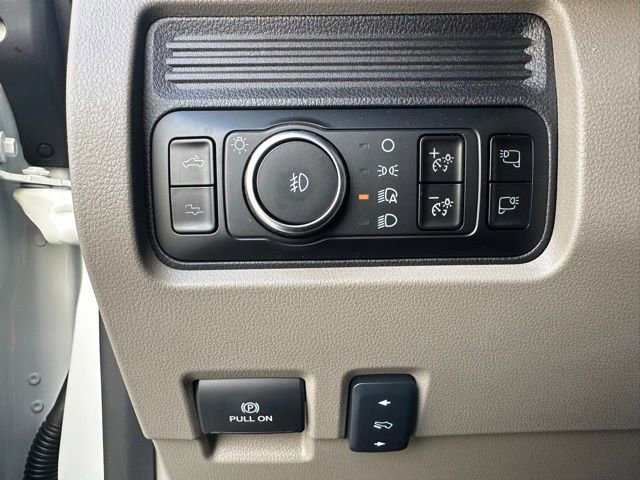 Certified 2025 Ford F350 Platinum w/ Platinum Plus Package image 30