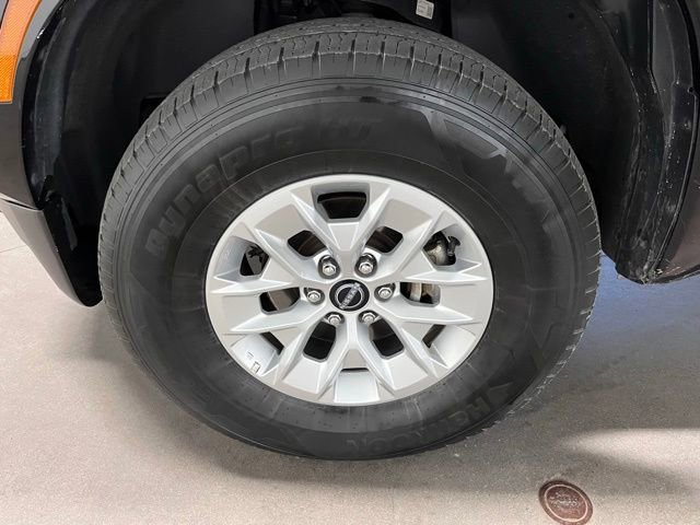 Used 2024 Nissan Frontier SV image 28