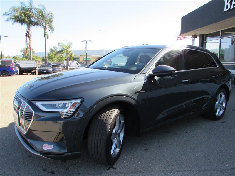 Used 2019 Audi e-tron Prestige w/ Prestige Package AWD/4WD image 3